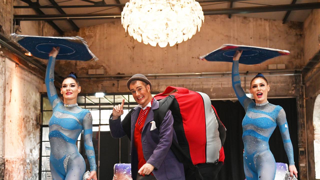 Kölner Weihnachtscircus: Programmvorstellung mit den Crystal Sisters und Fraser Hooper.