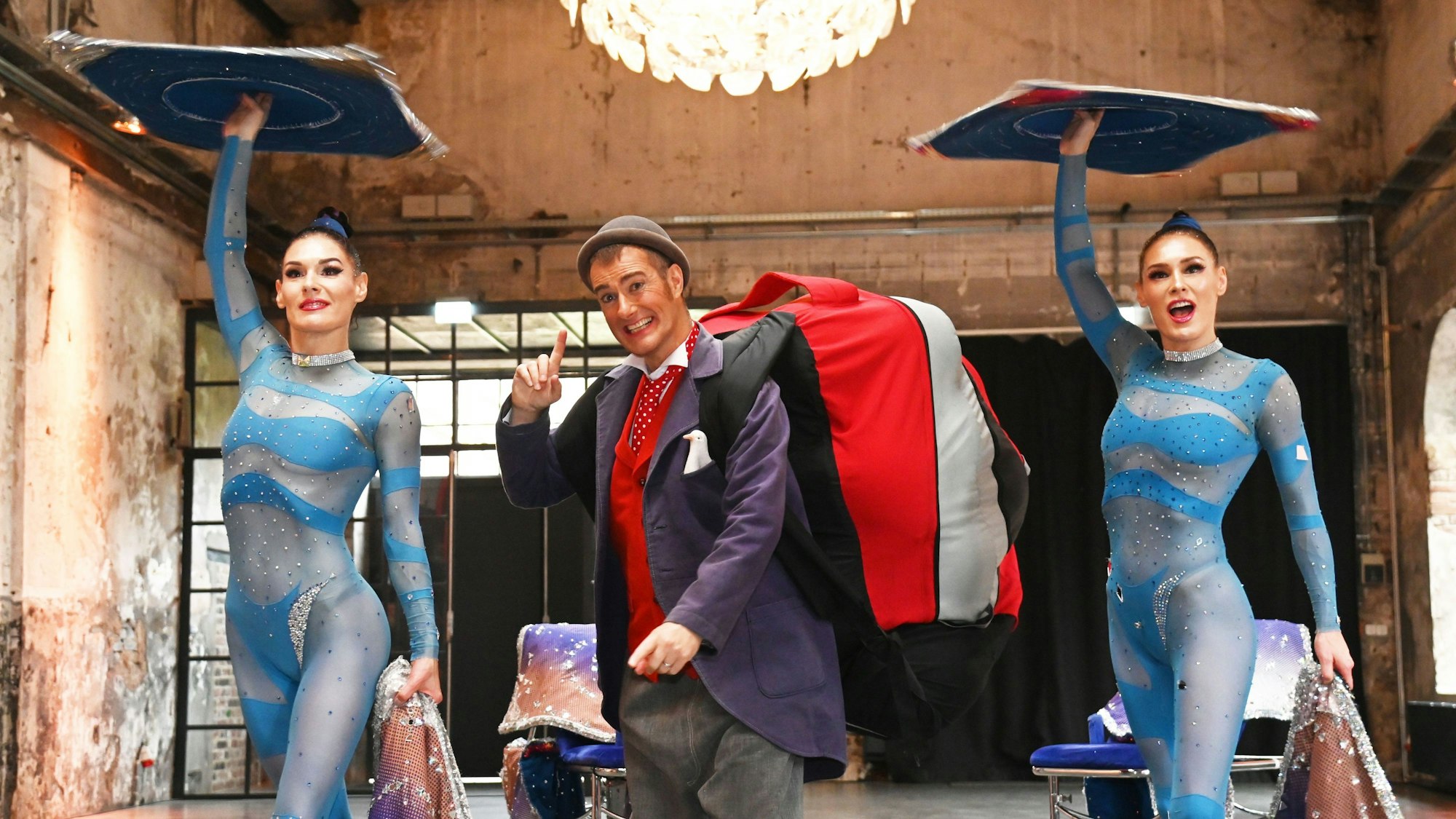 Kölner Weihnachtscircus: Programmvorstellung mit den Crystal Sisters und Fraser Hooper.