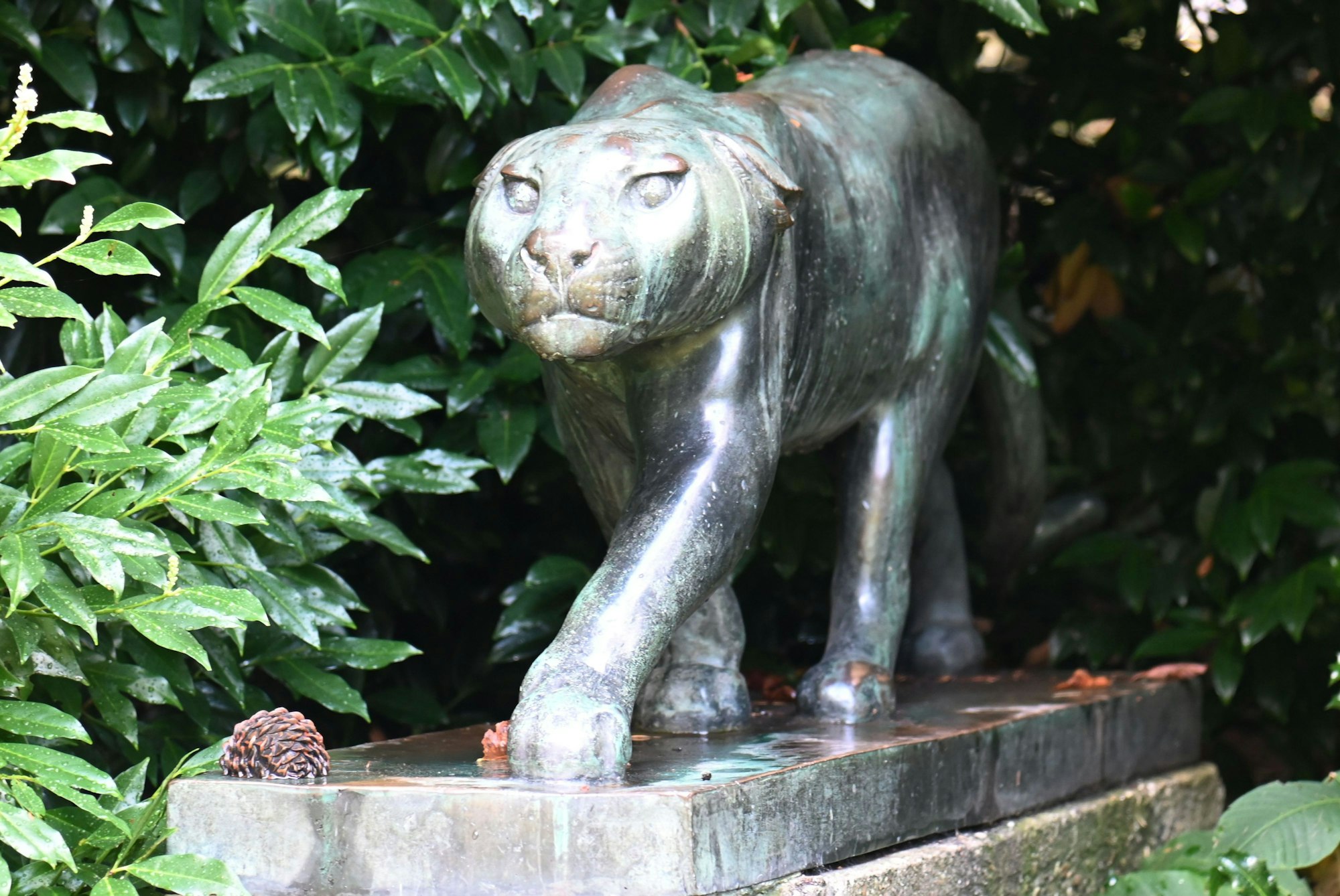 Die im Marienburger Südpark stehende Panther-Plastik von Fritz Behn.
