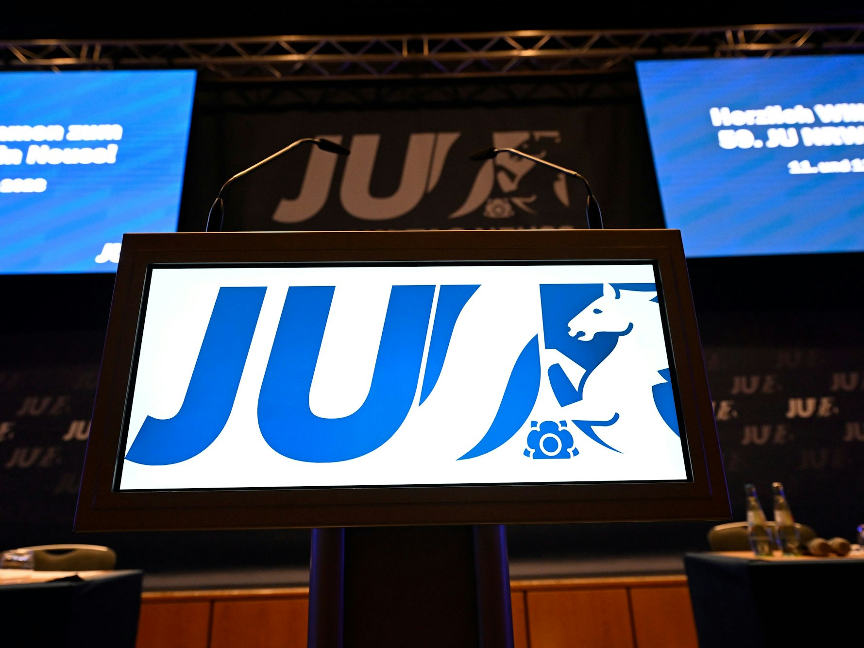 Blick auf das Logo der Jungen Union Nordrhein-Westfalen