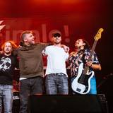 Euer Song für Köln: Die Siegerband Stress jubelt.