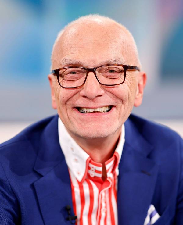 Unternehmer Josef Rick lacht in die Kamera.
