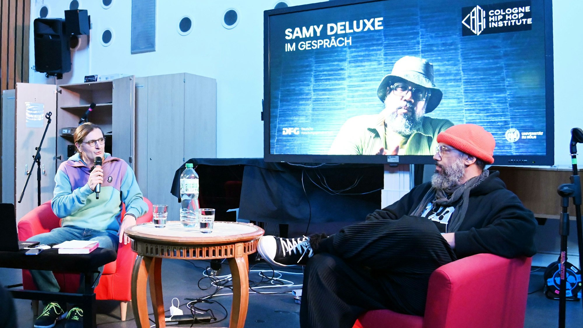 Professor Oliver Kautny im Gespräch mit Rapper Samy Deluxe
