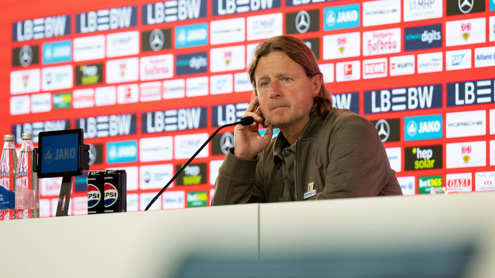 Bo Henriksen, Trainer des 1. FSV Mainz 05, auf einer Pressekonferenz.