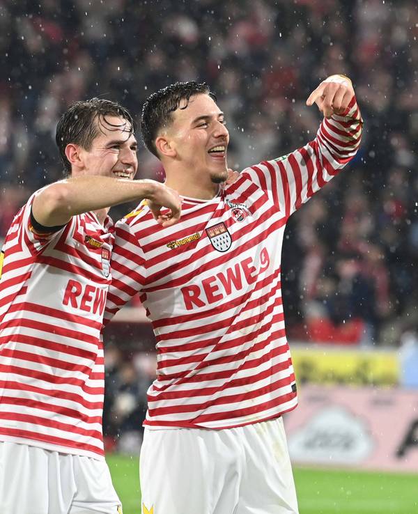 Jakub Kaminski und Said El Mala jubeln gegen den HSV.