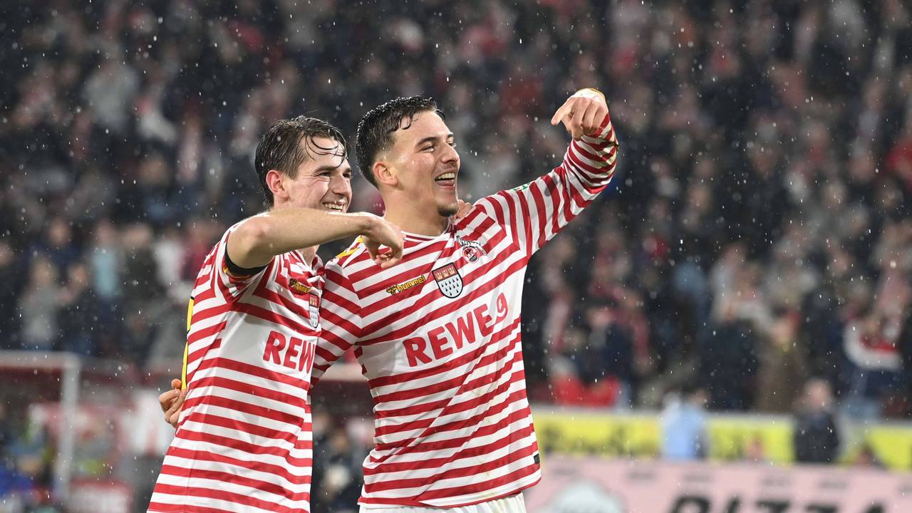 Jakub Kaminski und Said El Mala jubeln gegen den HSV.