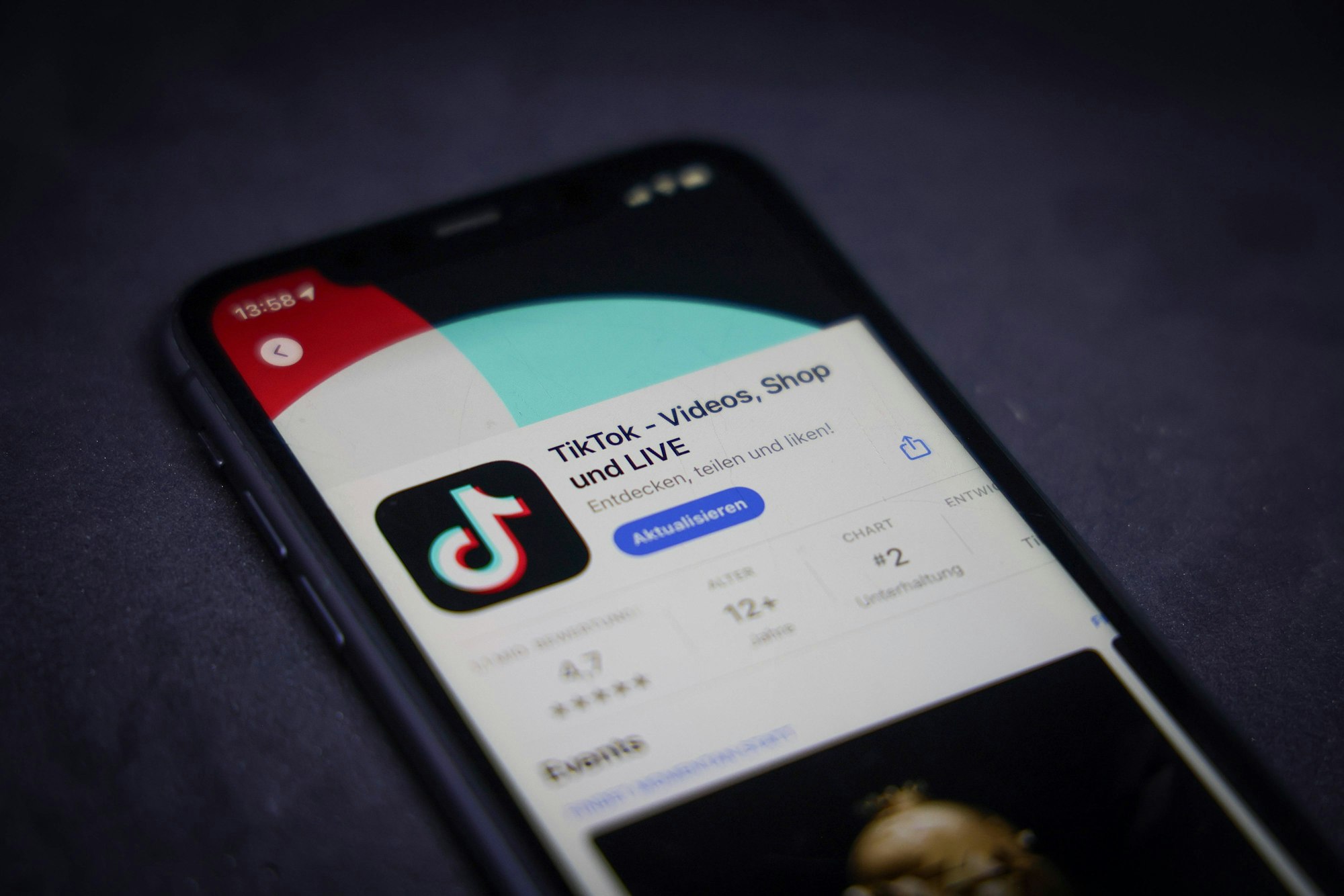 Auf Social-Media-Plattformen wie TikTok oder Instagram lauern Gefahren. Ein Experte klärt auf.