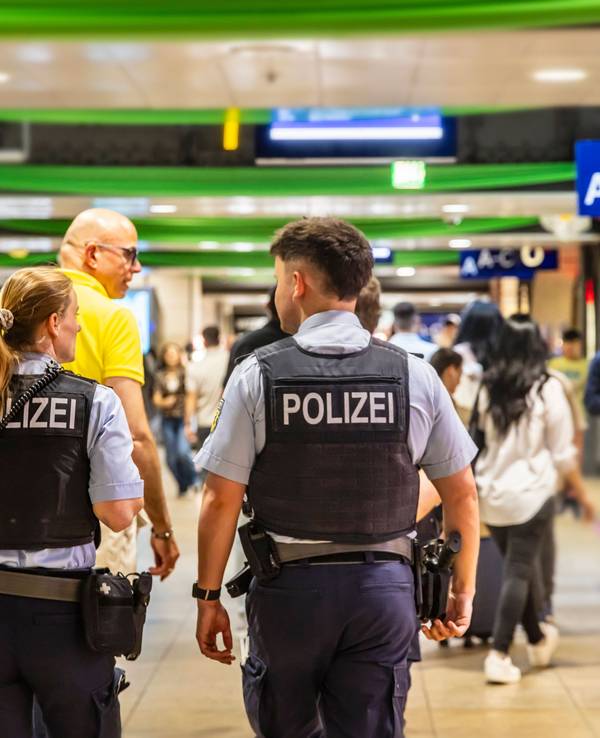 Polizisten im Kölner Hauptbahnhof (Archivfoto)