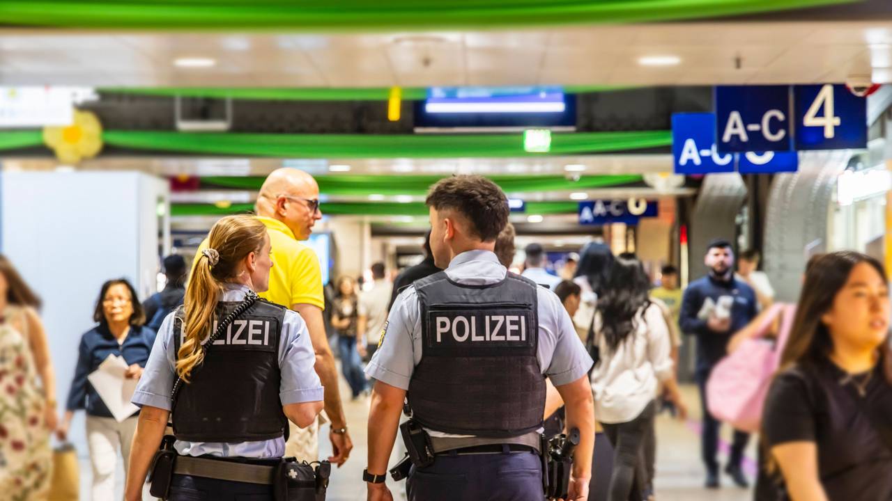 Polizisten im Kölner Hauptbahnhof (Archivfoto)