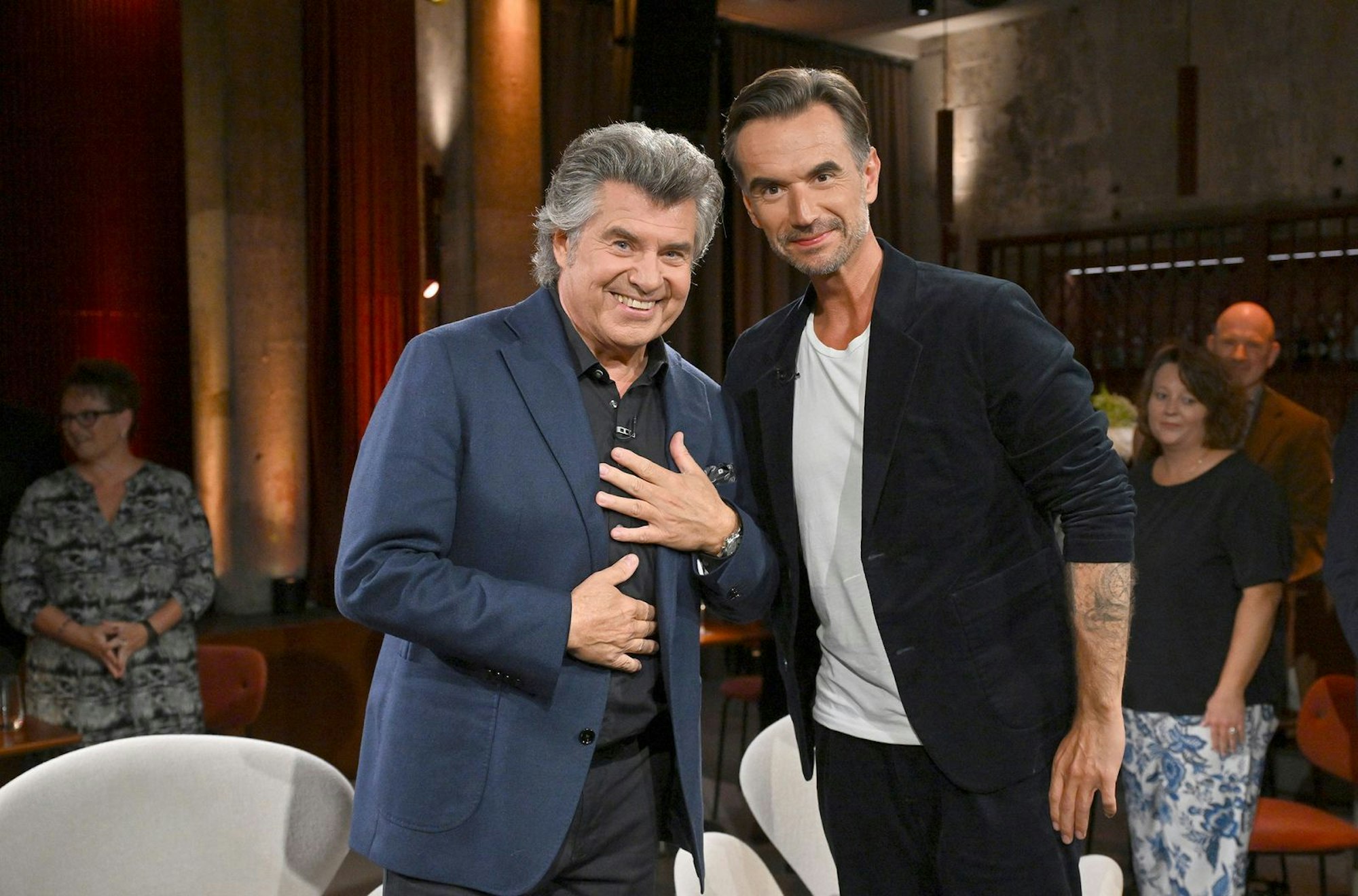 Zu seinem 65. Geburtstag ehrt Florian Silbereisen (rechts) seinen Kollegen Andy Borg mit der Geburtstagshow „Glückwunsch Andy!“. (Bild: SWR Fernsehen )