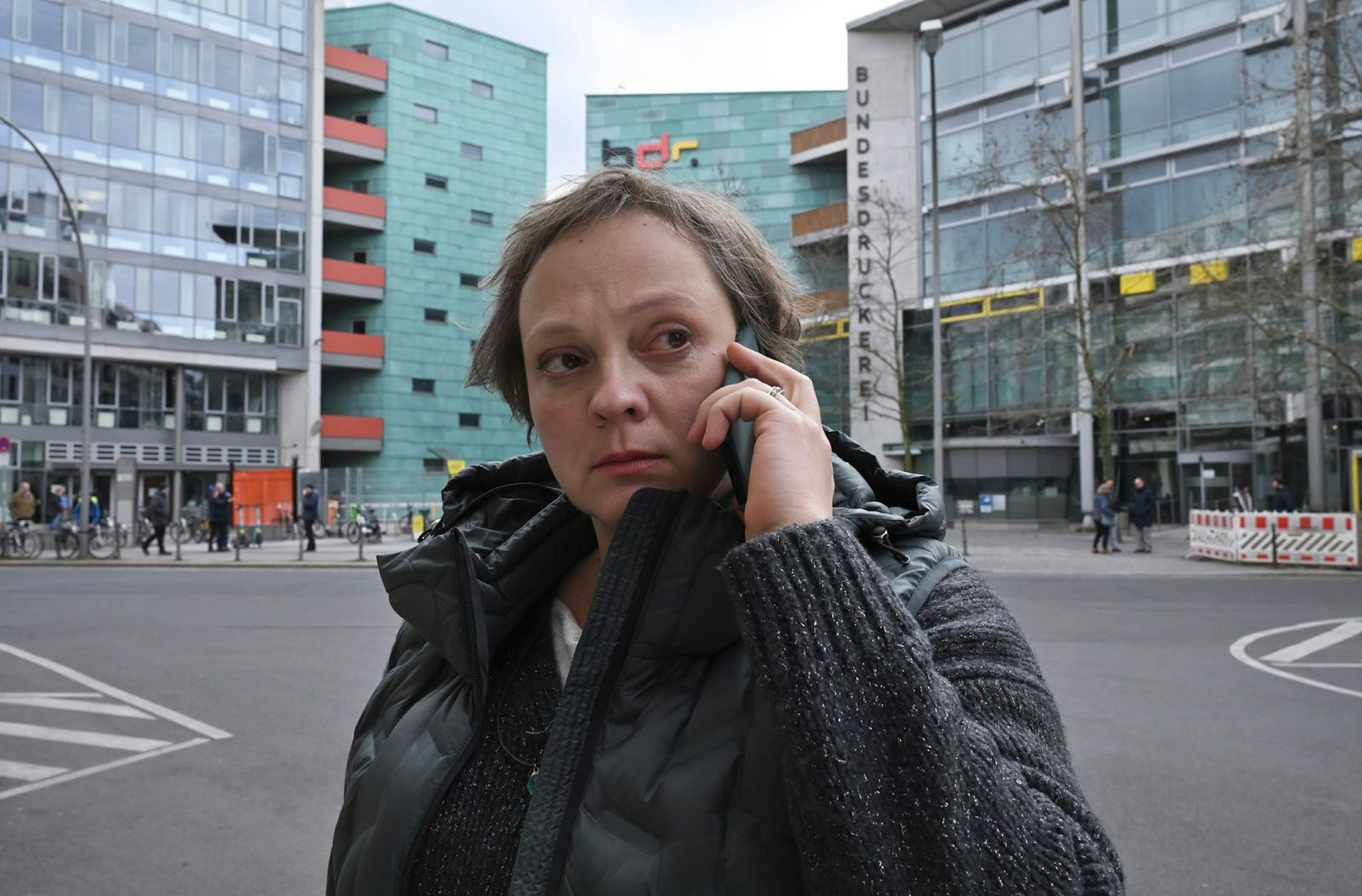 Bundesdruckerei-Sicherheitsmitarbeiterin Annika Haupt (Annett Sawallisch) arbeitet seit langer Zeit für „das deutsche Fort Knox“. (Bild: rbb/Schiwago/Hardy Spitz)