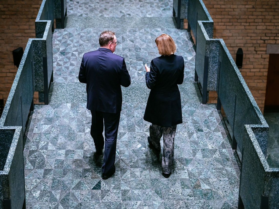 Henriette Reker sprach bei der Amtsübergabe mit Torsten Burmester.