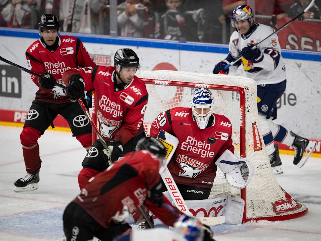 Janne Juvonen mit einer Aktion im Haie-Tor.