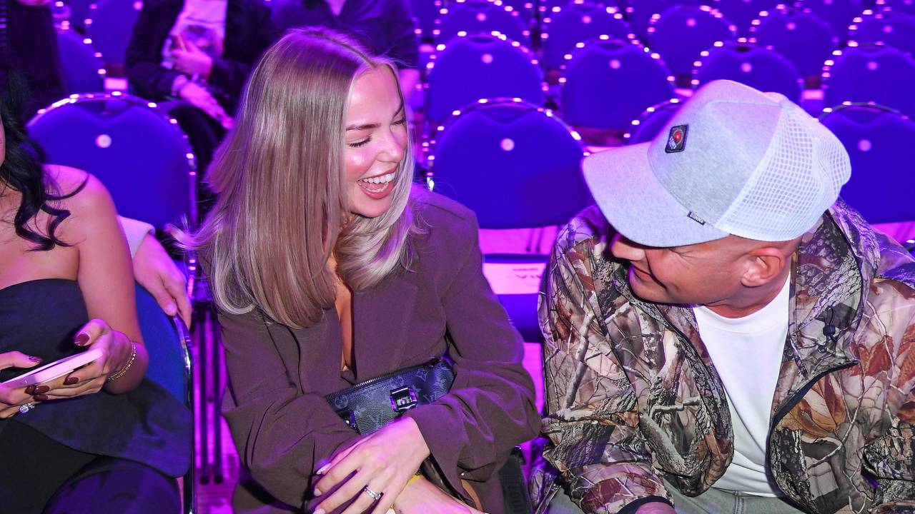 Pietro Lombardi sitzt neben seiner Ex-Partnerin Laura Maria Rypa