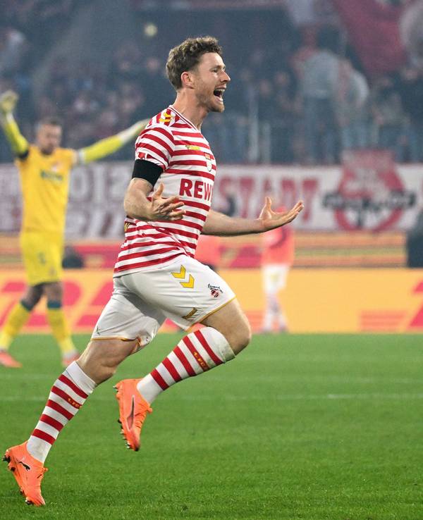 Florian Kainz jubelt über sein Tor gegen den HSV.