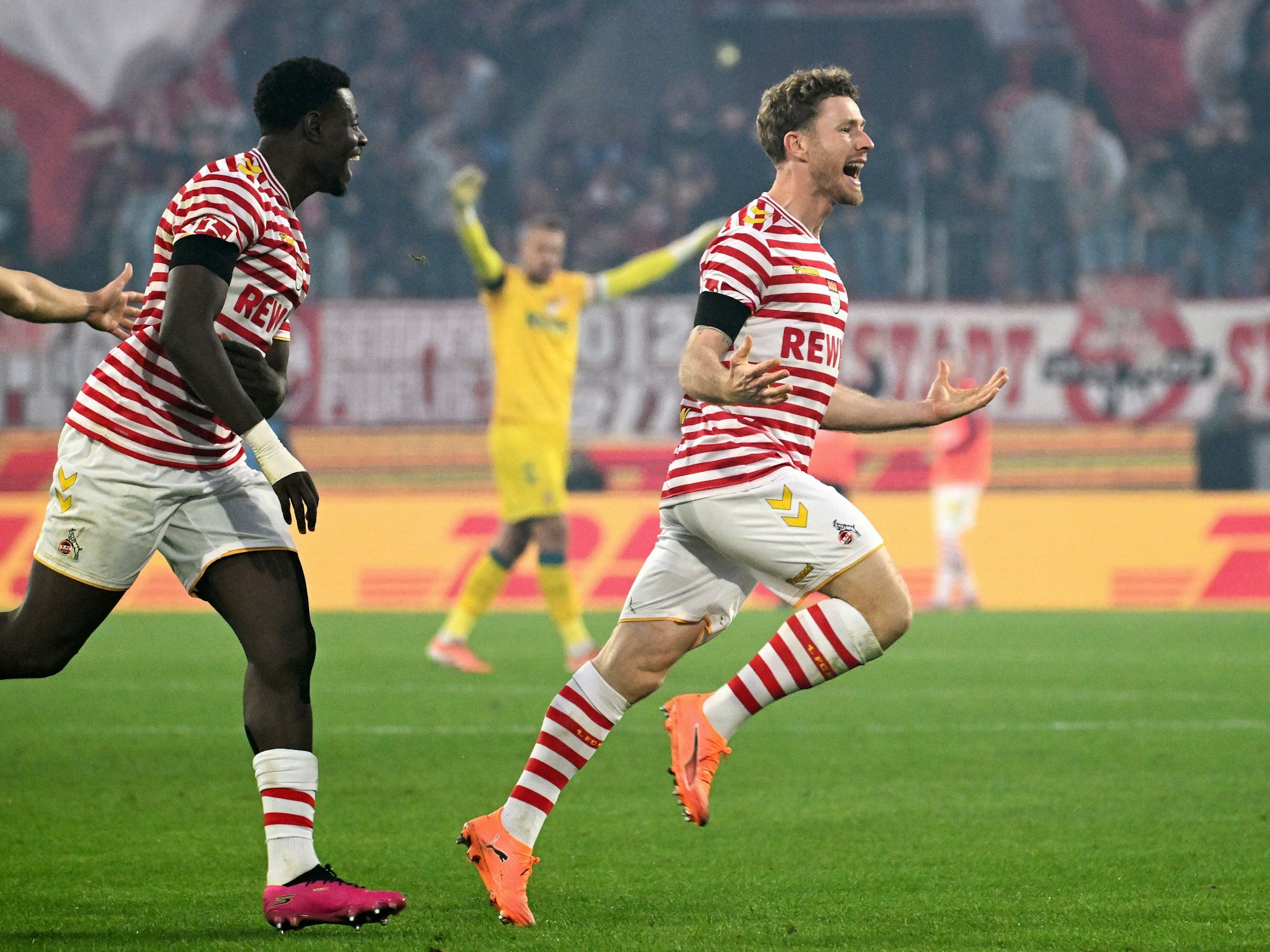 Florian Kainz jubelt über sein Tor gegen den HSV.