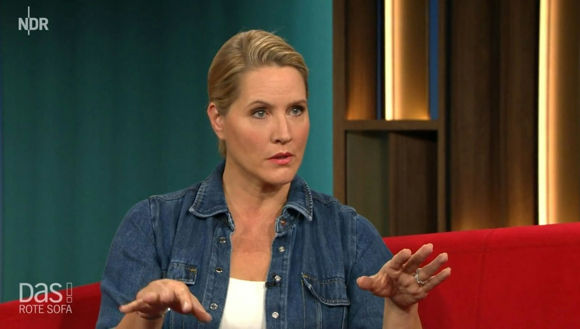 Judith Rakers hat in der NDR-Show von einem unangenehmen Erlebnis auf Rügen berichtet. (Bild: NDR)