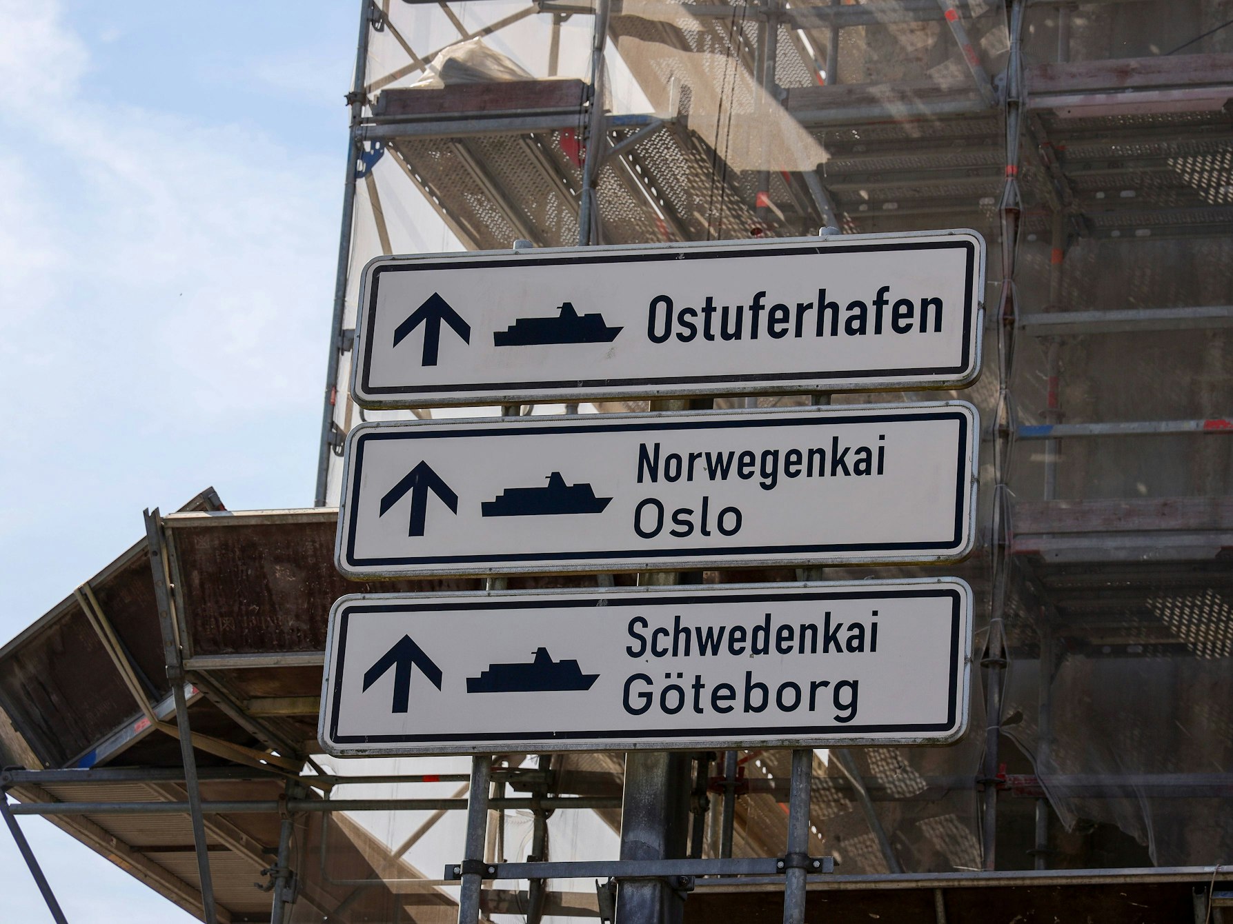 Am Kieler Ostuferhafen wurde ein 32-jähriger Mann festgenommen. Es gab einen Haftbefehl der Staatsanwaltschaft aus Köln.