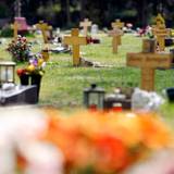 Ein Gärtner fand den schwer verletzten Mann neben seinem Pedelec auf dem Kölner Westfriedhof (Archivbild).