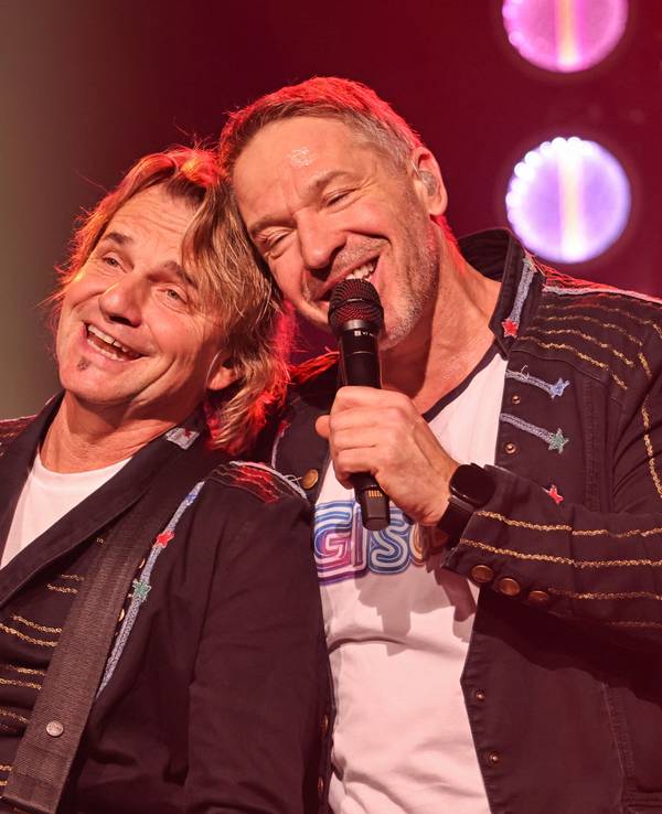 Jens Strefling und Patrick Lück beim Höhner-Konzert auf der Bühne.