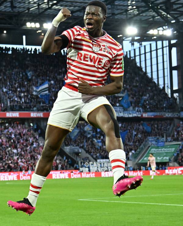 Ragnar Ache jubelt nach seinem Treffer gegen den HSV.