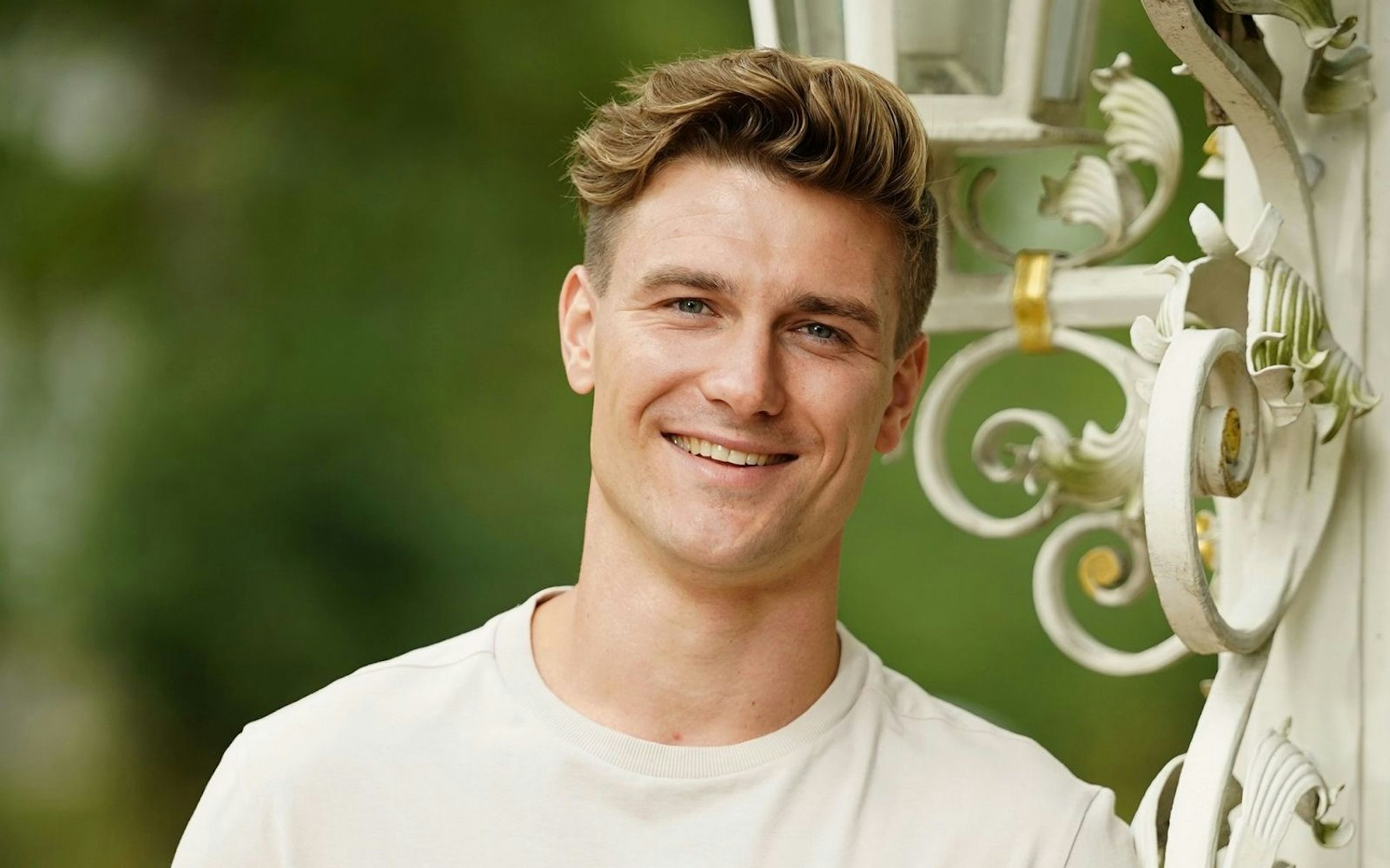 Spargelbauer Friedrich (29) hat so viel Liebespost bekommen wie noch keiner zuvor. (Bild: RTL / Stefan Gregorowius)