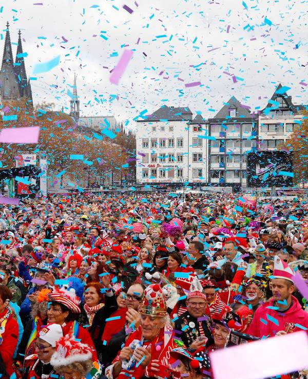 Der Auftakt zur Karnevalssession auf dem Heumarkt.