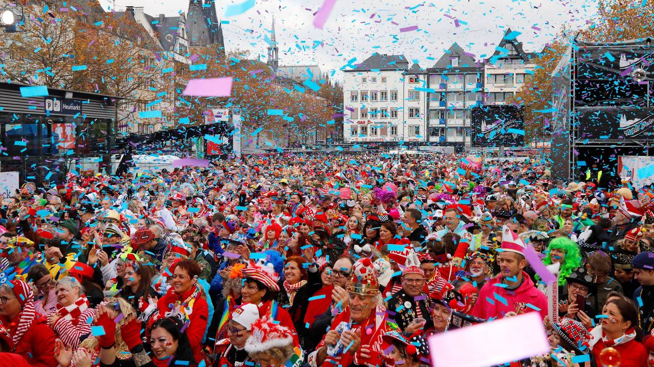 Der Auftakt zur Karnevalssession auf dem Heumarkt.