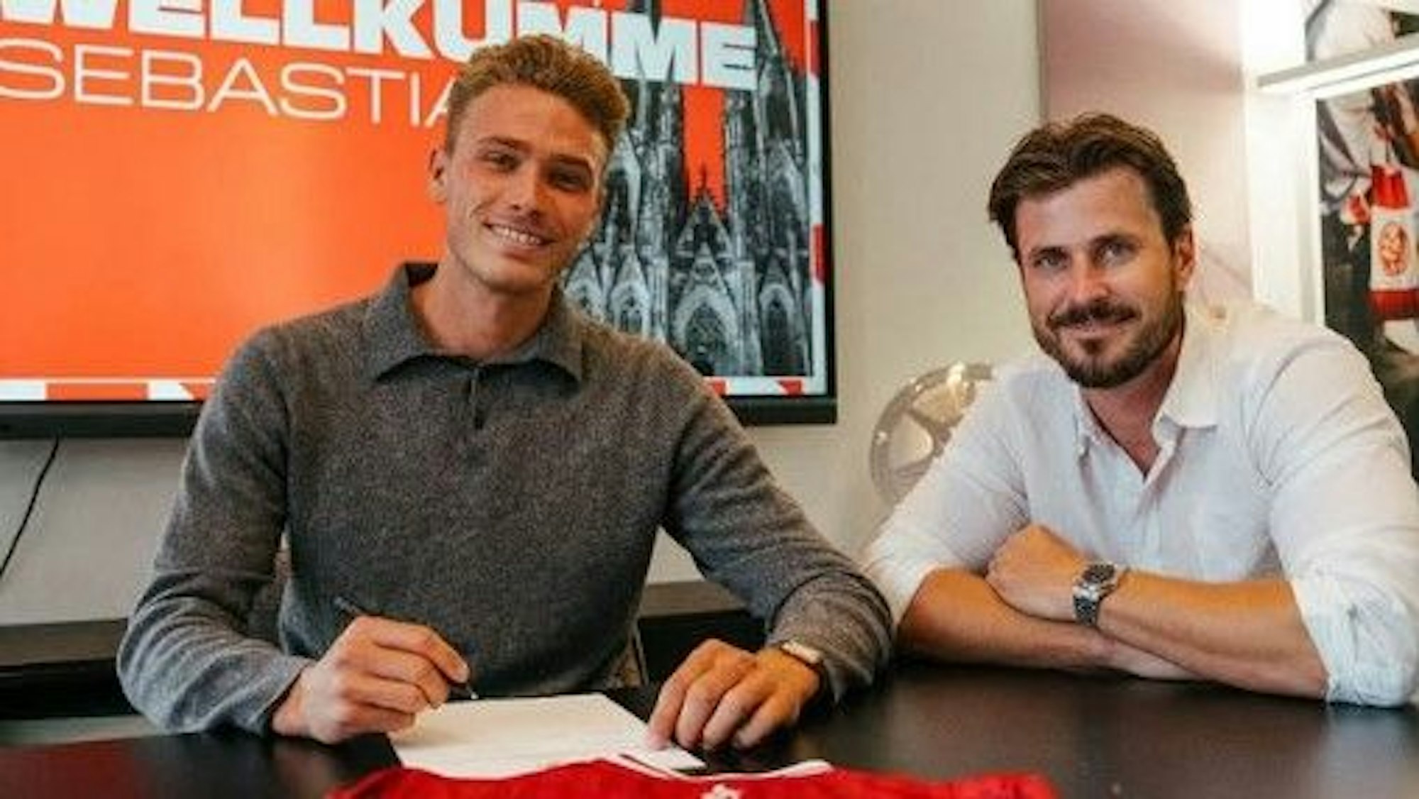 Havard Nordtveit und Sebastian Sebulonsen bei der Unterschrift in Köln.