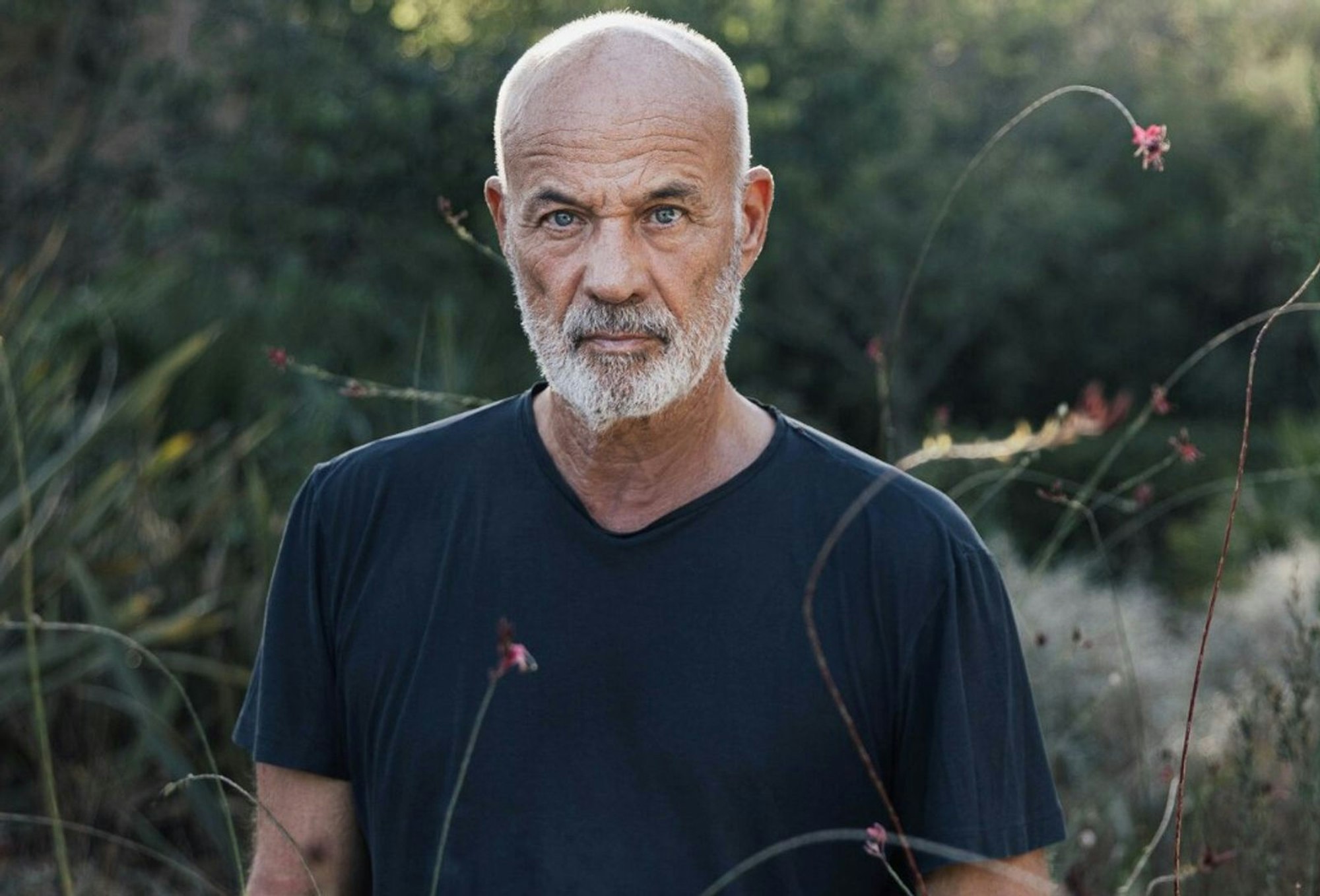 Mit 72 Jahren könnte sich Schauspielstar Heiner Lauterbach noch einmal als „Leading Man“ zu einer neuen Krimireihe hinreißen lassen. Im Interview zum „Hagen Benz“-Thriller spricht er über das Geheimnis von Charisma, das Stars zu Stars macht - und sein Rezept für Lebensglück im Alter. (Bild: Elena Zauke)