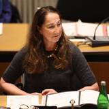 Iris Stalzer (SPD) leitet nach ihrer Vereidigung als Bürgermeisterin der Stadt Herdecke ihre erste Ratssitzung.