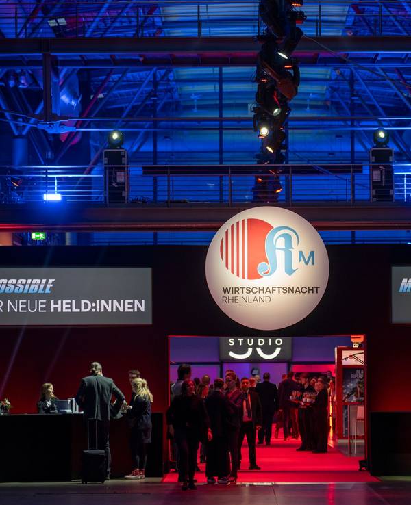 Imposanter Rahmen für die vierte Wirtschaftsnacht: Gefeiert wurde in den MMC-Studios in Köln-Ossendorf.
