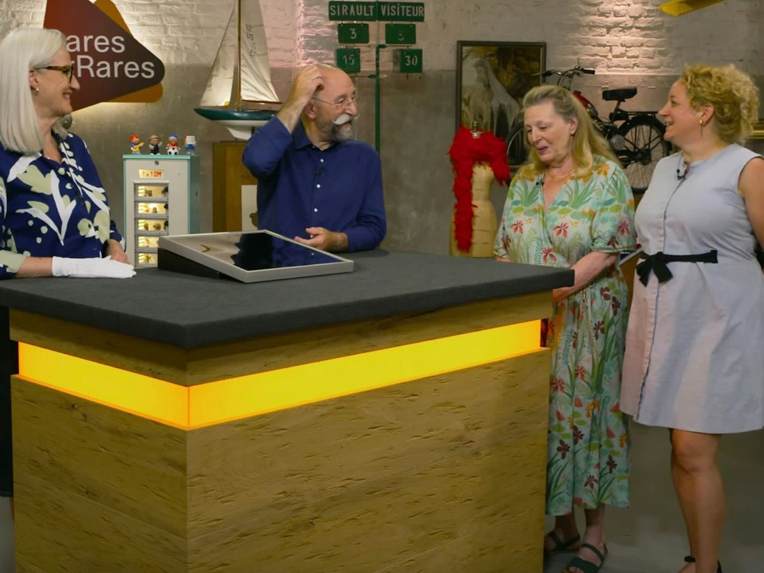 Das kuriose Objekt hatte Tochter Marijke aus Köln bei der Wohnungsauflösung einer Freundin ihrer Mutter Brigitte aus Niederkassel mitgenommen. (Bild: ZDF)