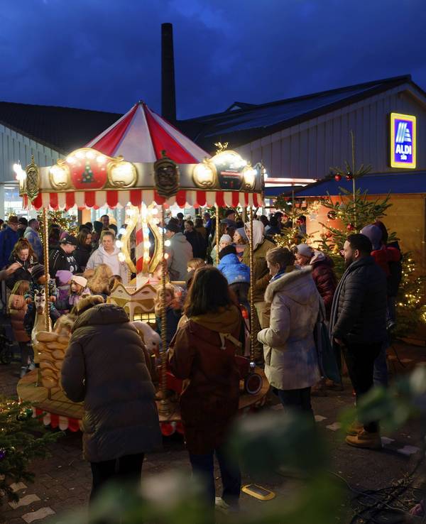 Blick auf die Aldi-Weihnachtsmarkt in Köln-Ehrenfeld im November 2023