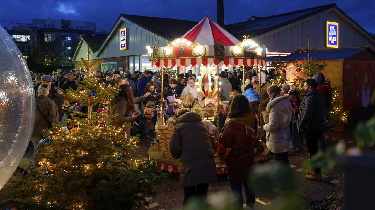 Blick auf die Aldi-Weihnachtsmarkt in Köln-Ehrenfeld im November 2023