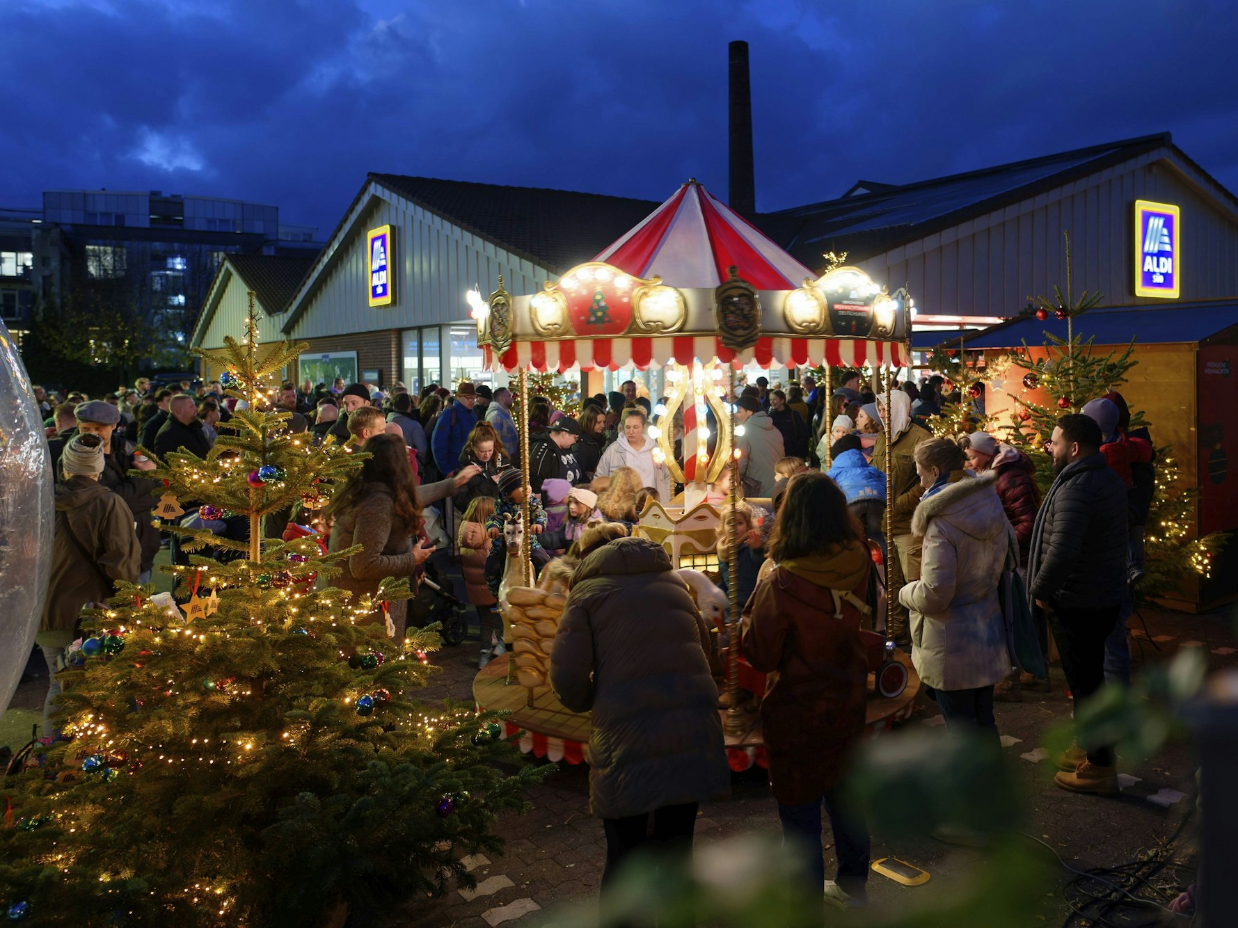 Blick auf die Aldi-Weihnachtsmarkt in Köln-Ehrenfeld im November 2023