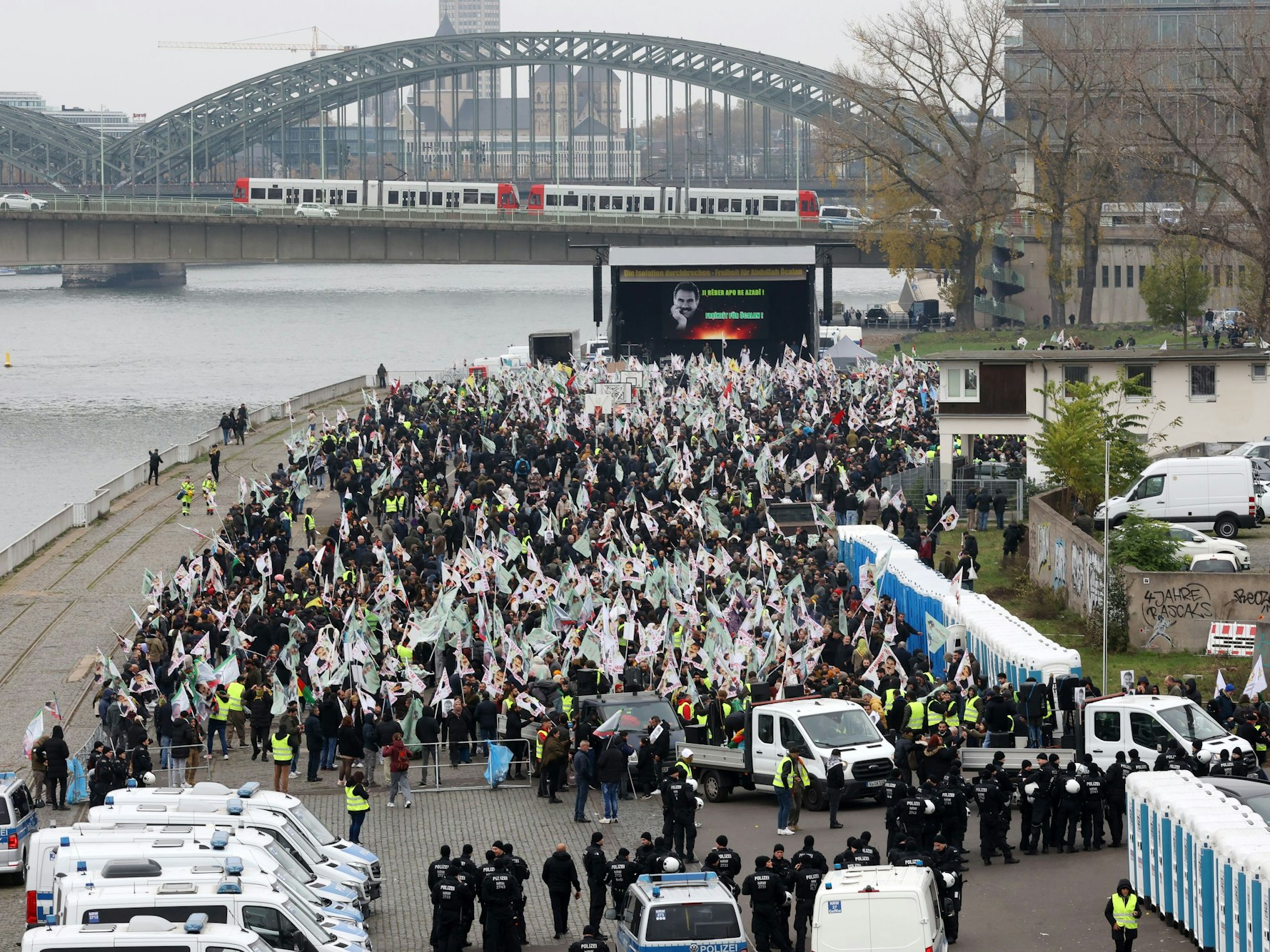 Im Bereiche der Deutzer Werft fand bereits 2024 eine Öcalan-Demonstration statt.