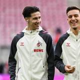 Denis Huseinbasic und Said El Mala lachen vor einem Spiel.