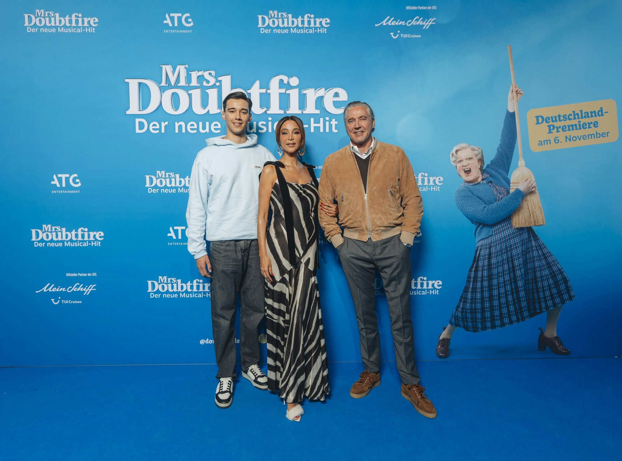 San Diego, Verona und Franjo Pooth bei der Premiere des deutschen Musicals „Mrs Doubtfire" im Düsseldorfer Capitol Theater.