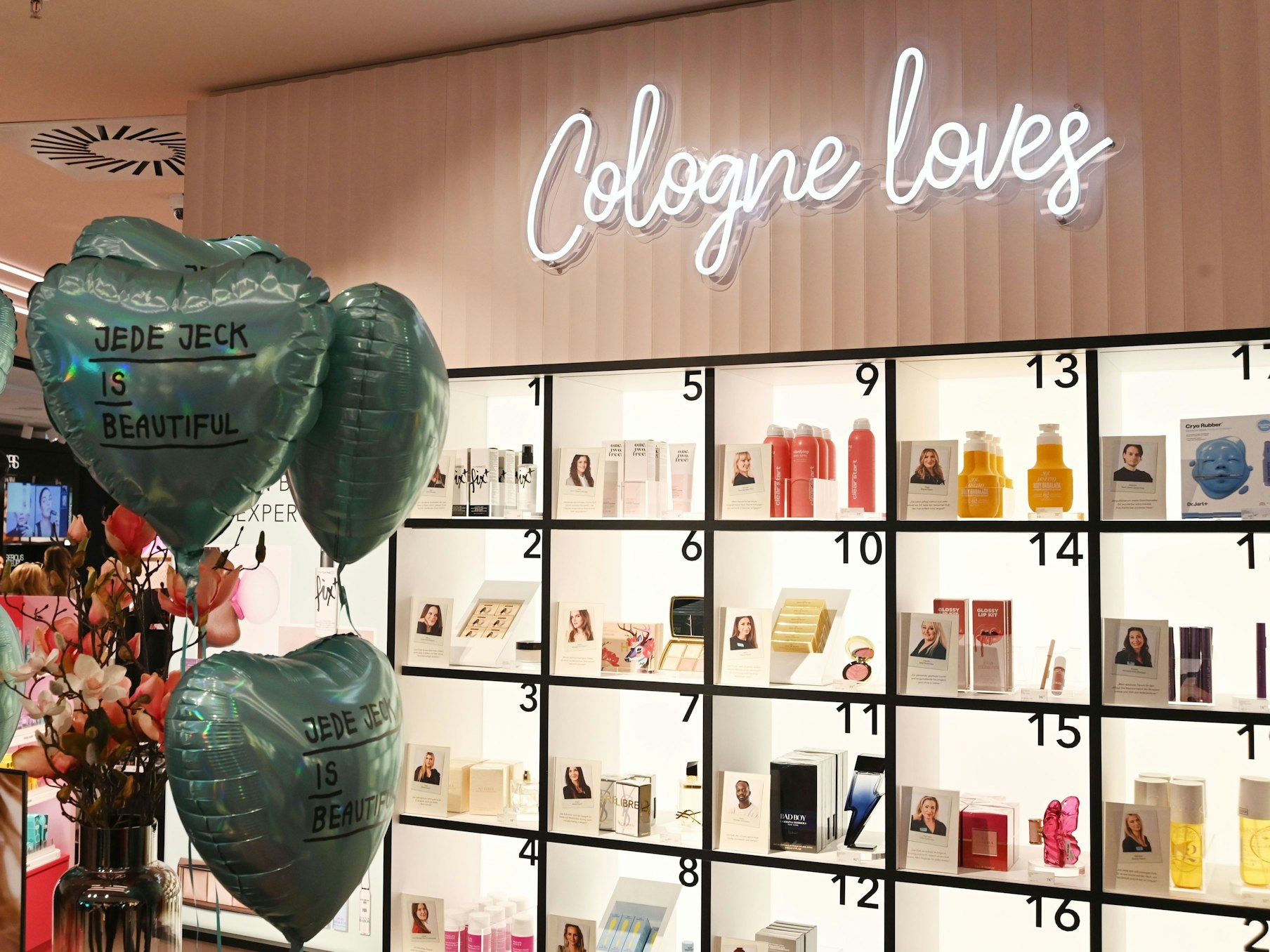 Douglas möchte Kunden mit kölschem Lebensgefühl anlocken.