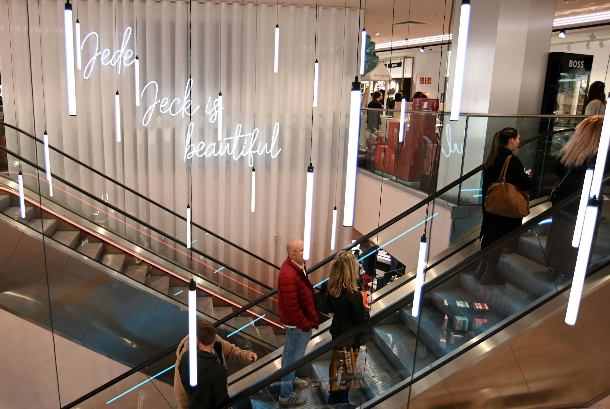 Blick in die neueröffnete Douglas-Filiale auf der Schildergasse.