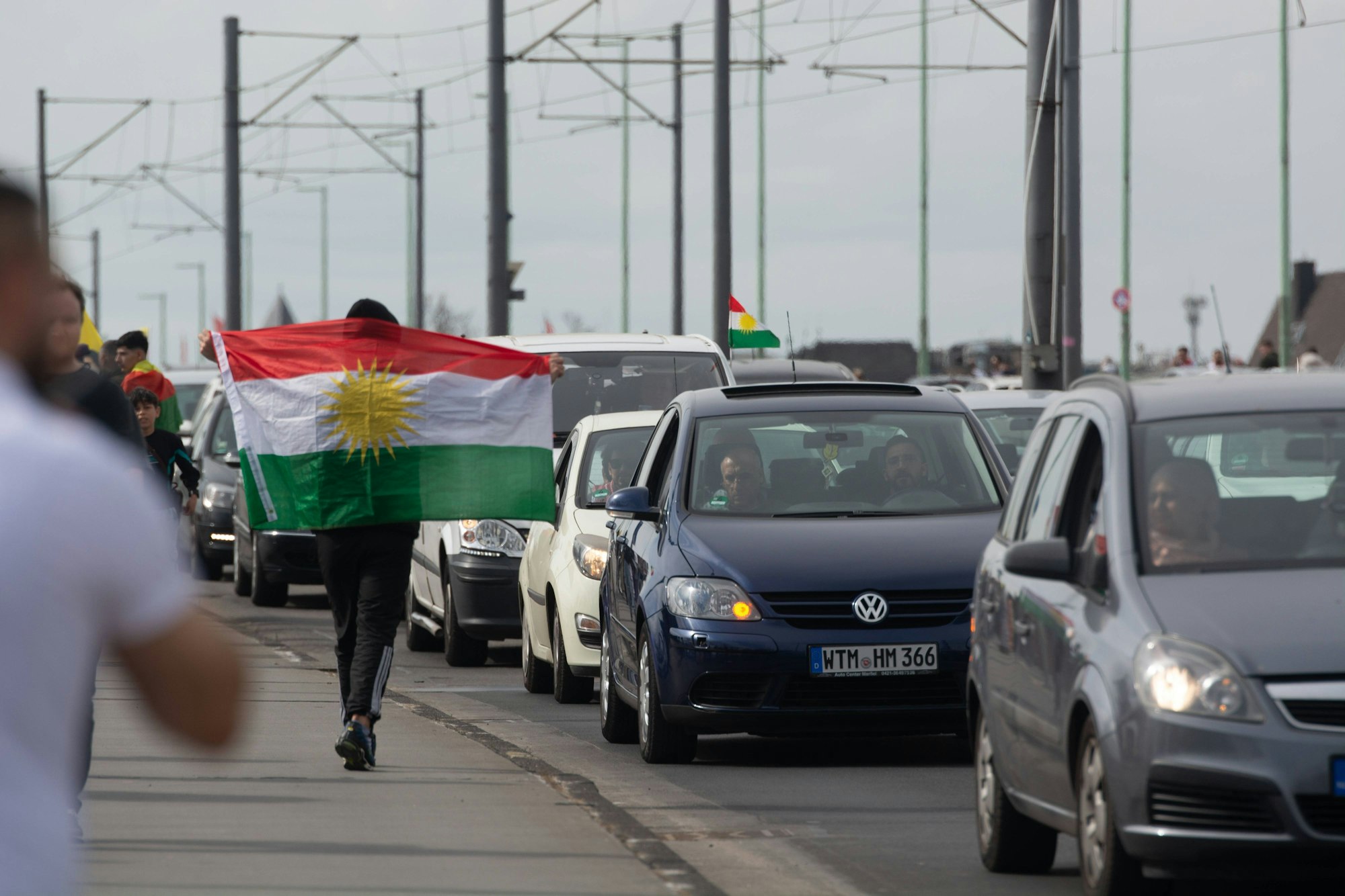Zuletzt demonstrierten im März mehrere zehntausend Kurdinnen und Kurden zum Neujahrsfest „Newroz“ in Köln.IMAGO/NurPhoto