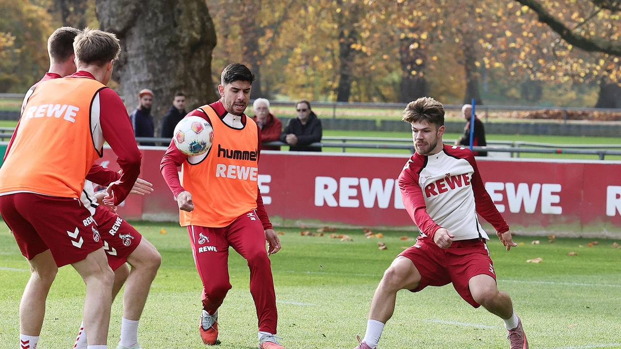 Jan Thielmann (r. 1. FC Köln) am 6. November 2025 beim Training mit Cenk Özkacar (Mitte).