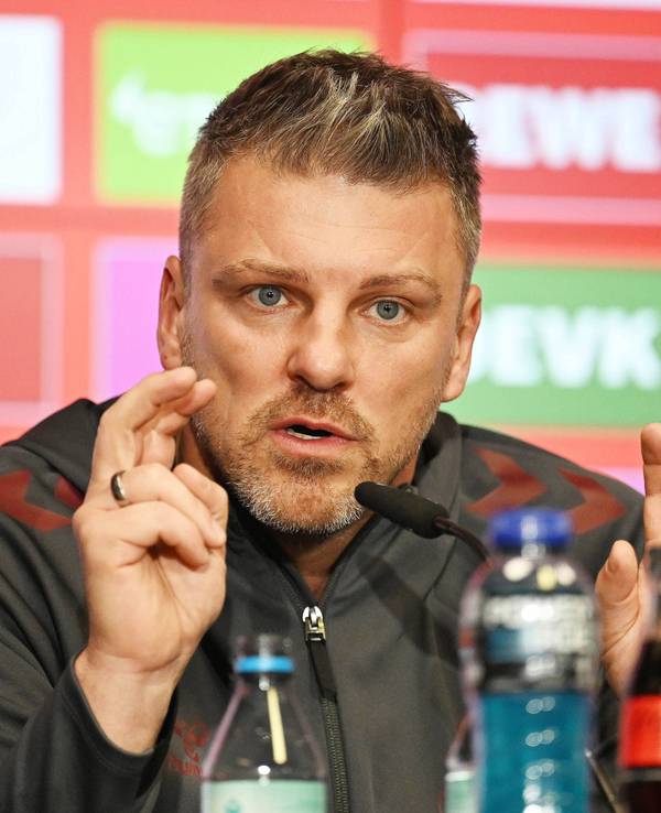Lukas Kwasniok bei der Pressekonferenz vor dem Spiel in Mönchengladbach.