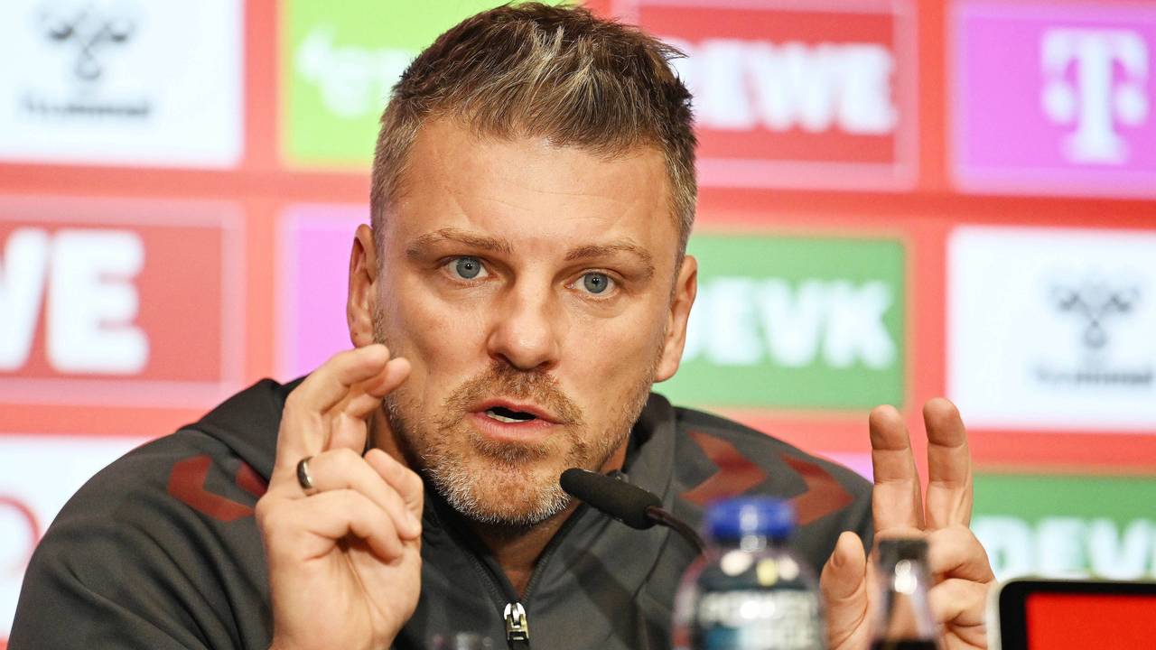 Lukas Kwasniok bei der Pressekonferenz vor dem Spiel in Mönchengladbach.