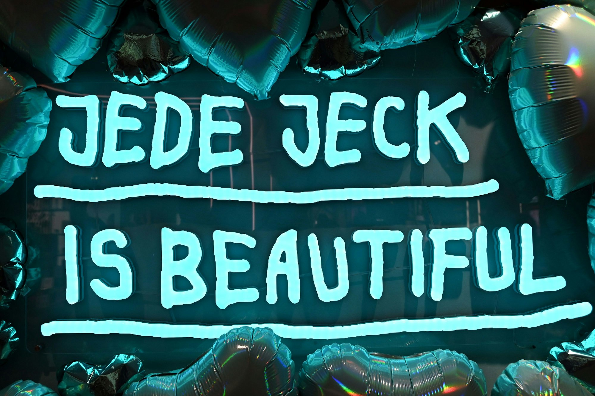 6. November 2025 Köln. Eröffnung einer Douglas-Filiale in der Schildergasse. Foto: Alexander Schwaiger