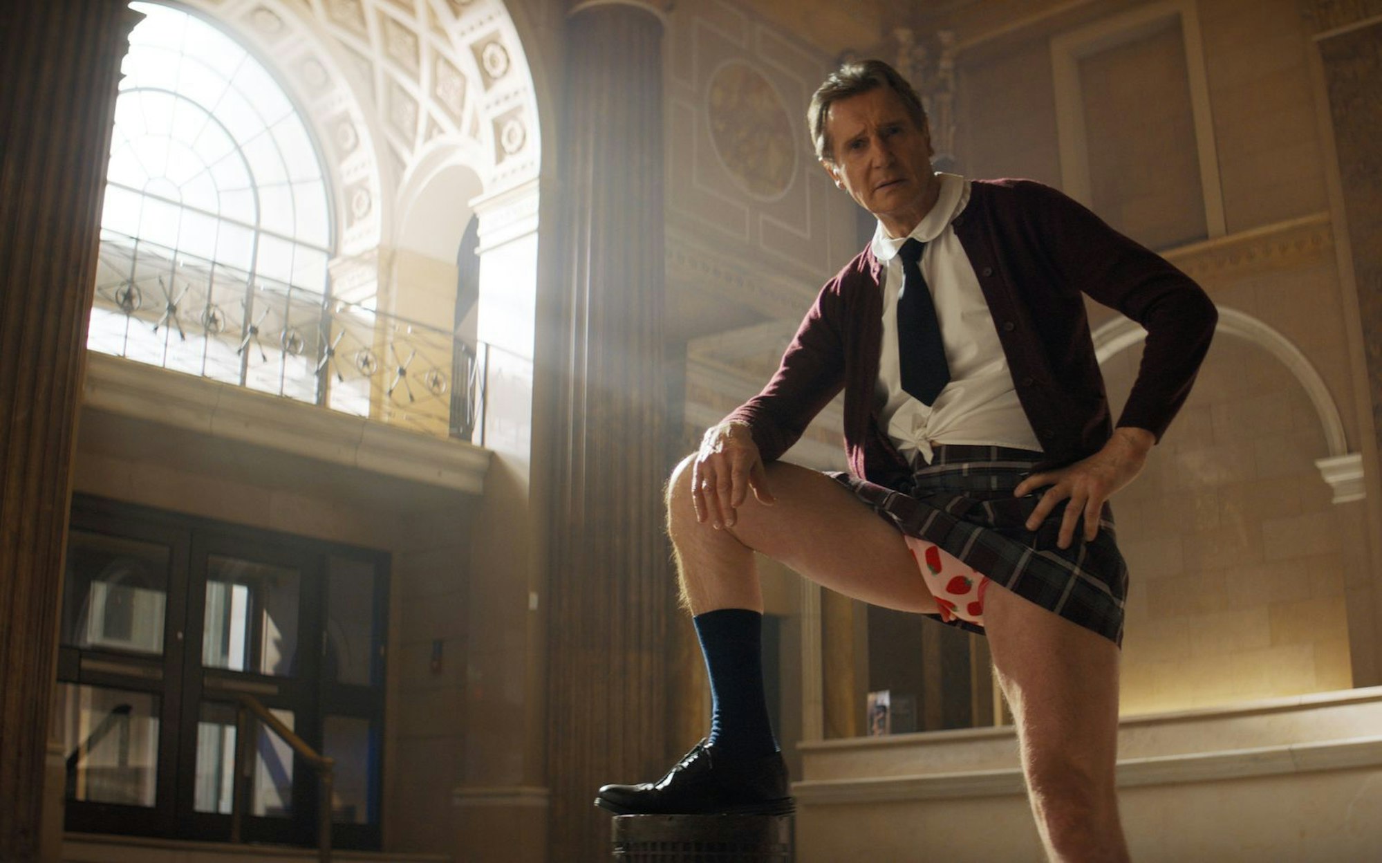 Ein neuer „Nackte Kanone“-Film ohne Leslie Nielsen - unmöglich, möchte man meinen. Aber ein paar Wahnsinnige, darunter Liam Neeson (Bild) als neuer Frank Drebin, haben es trotzdem versucht. (Bild: 2025 Paramount Pictures.)