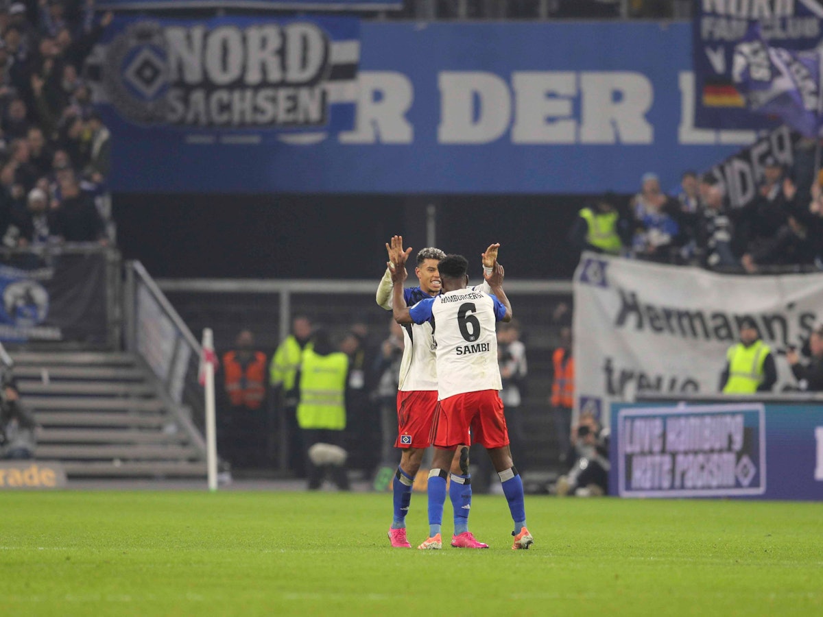 Foto : Jubel bei den HSV Spielern nach dem 1-1 Ausgleich von Ransford Königsdörffer Fussball 1. Liga , 10. Spieltag am Sa. 08.11.2025 Hamburger SV - Borussia Dortmund