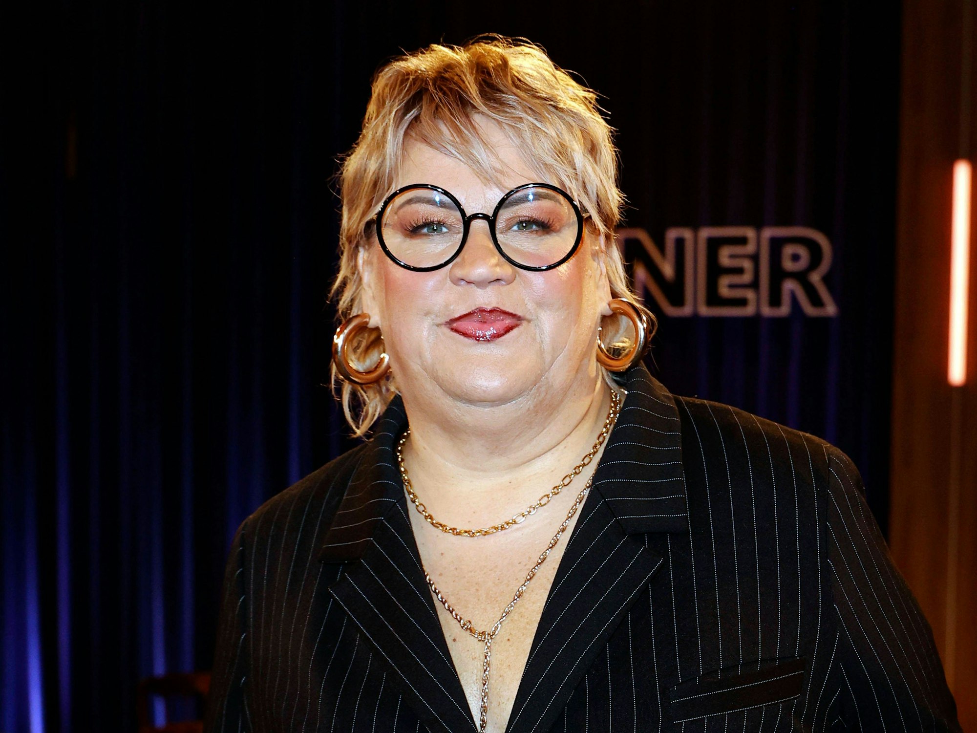 Ilka Bessin bei der Aufzeichnung der WDR-Talkshow Kölner Treff im WDR Studio BS 3.