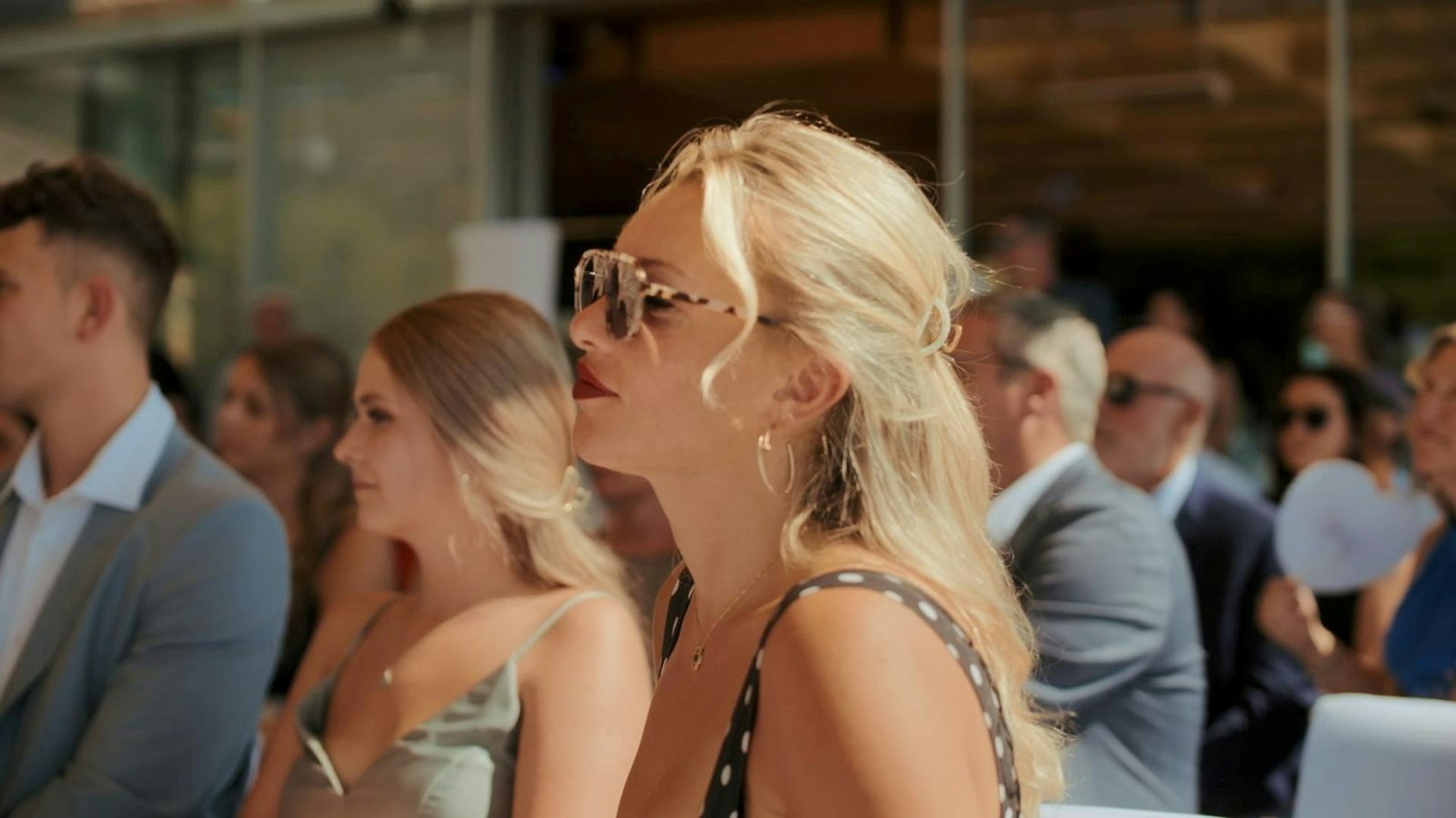 Die Hochzeitsfeier fand Evelyn „einfach schön“, die Bekanntschaft mit „Horsti“ verlief dagegen leider ohne Kribbeln im Bauch. (Bild: Sky/ B 28)